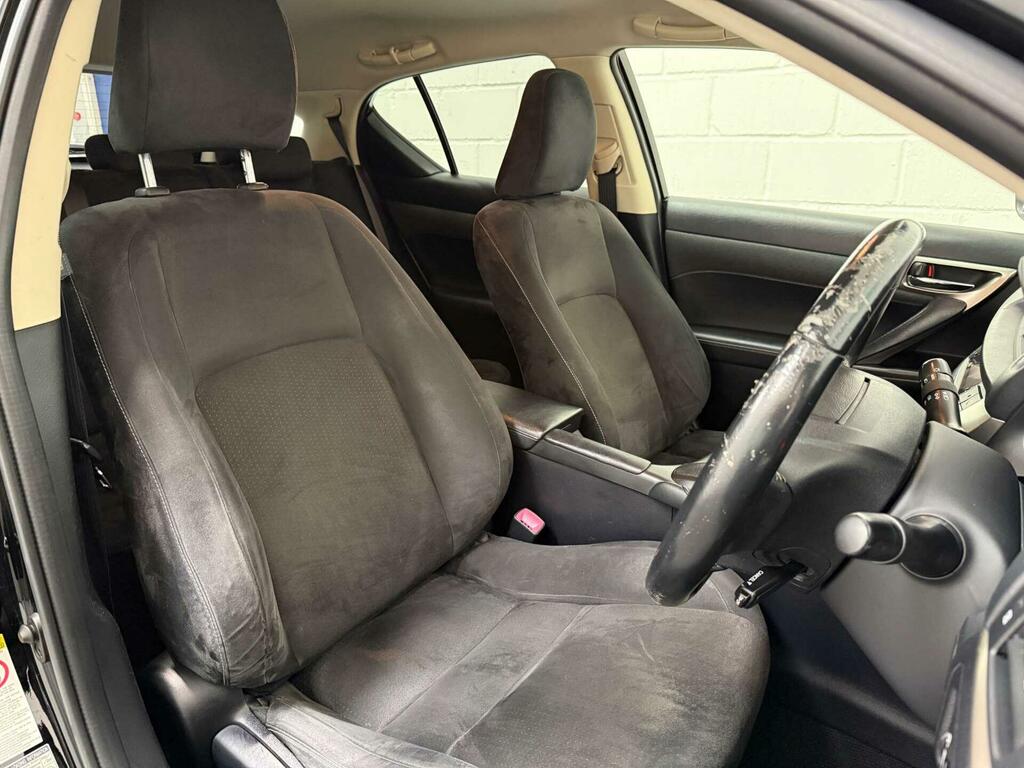 Lexus CT Advance Black #30