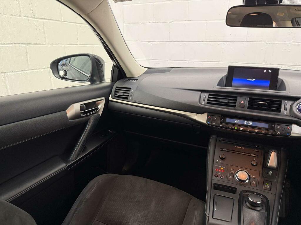 Lexus CT Advance Black #40