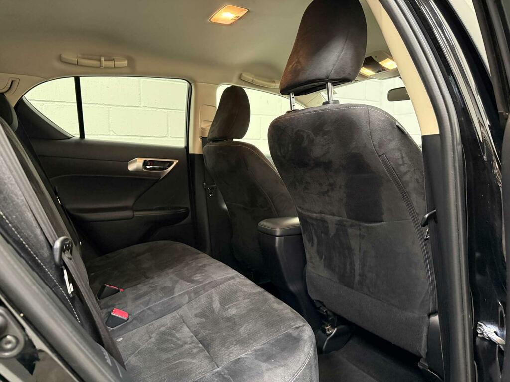 Lexus CT Advance Black #35