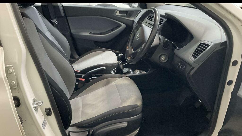 Hyundai I20 Se White #2