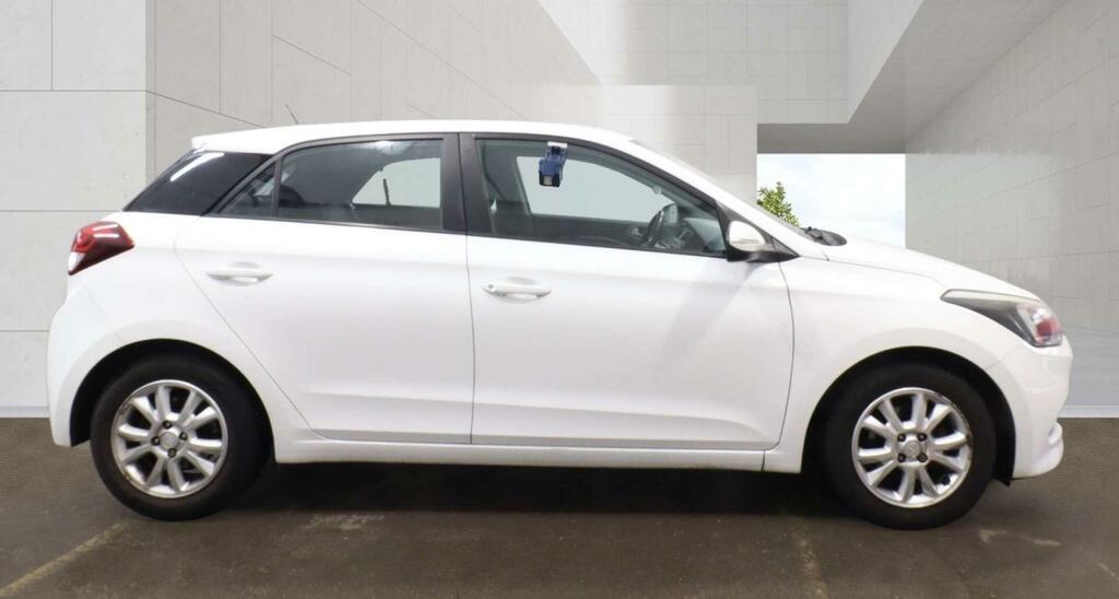 Hyundai I20 Se White #4