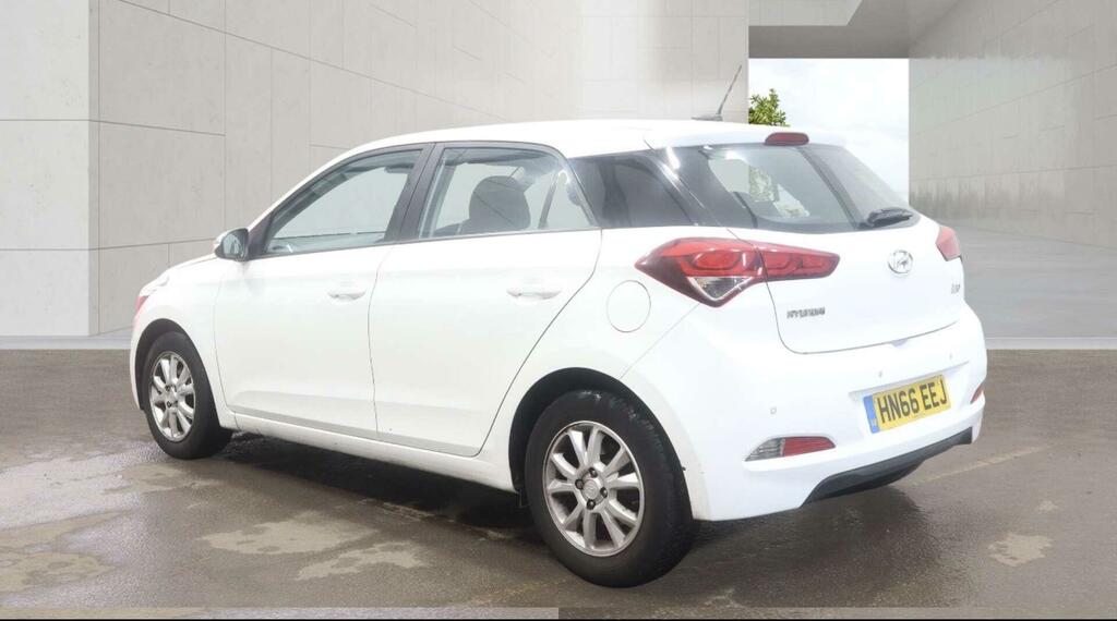 Hyundai I20 Se White #6