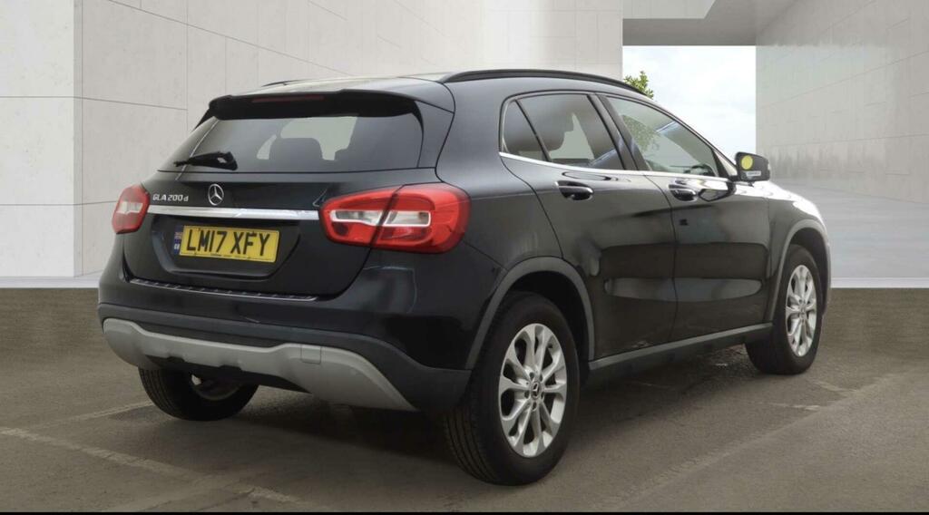 Mercedes-Benz GLA Class Se Black #3