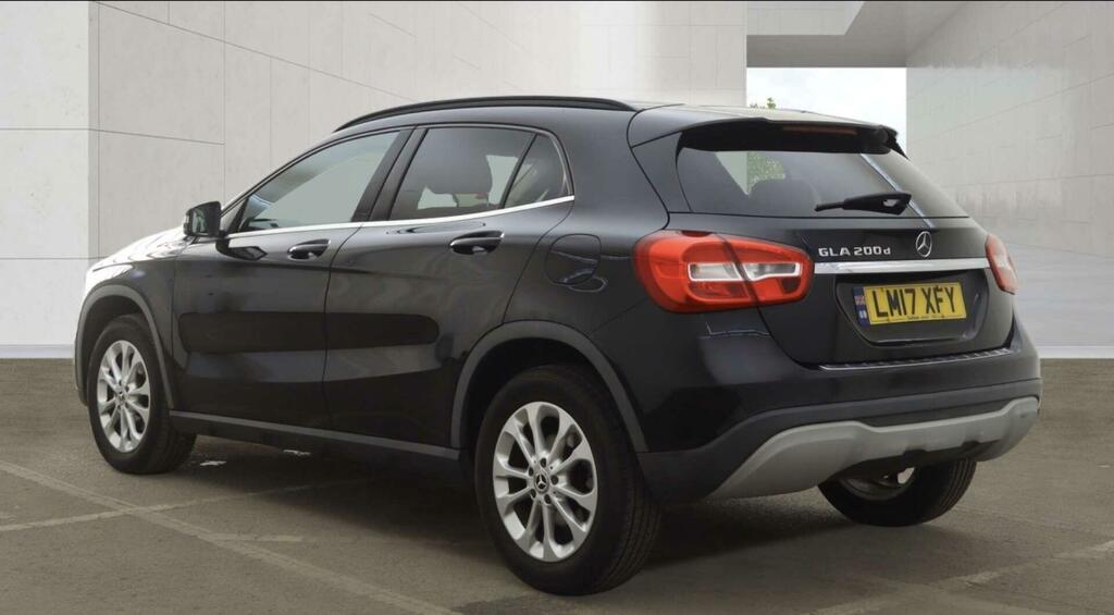 Mercedes-Benz GLA Class Se Black #4