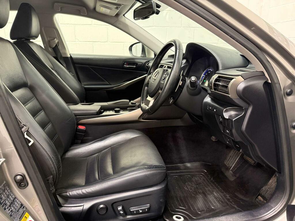 Lexus IS 2.5 Executive Edition Saloon Hybrid E-c Black #28