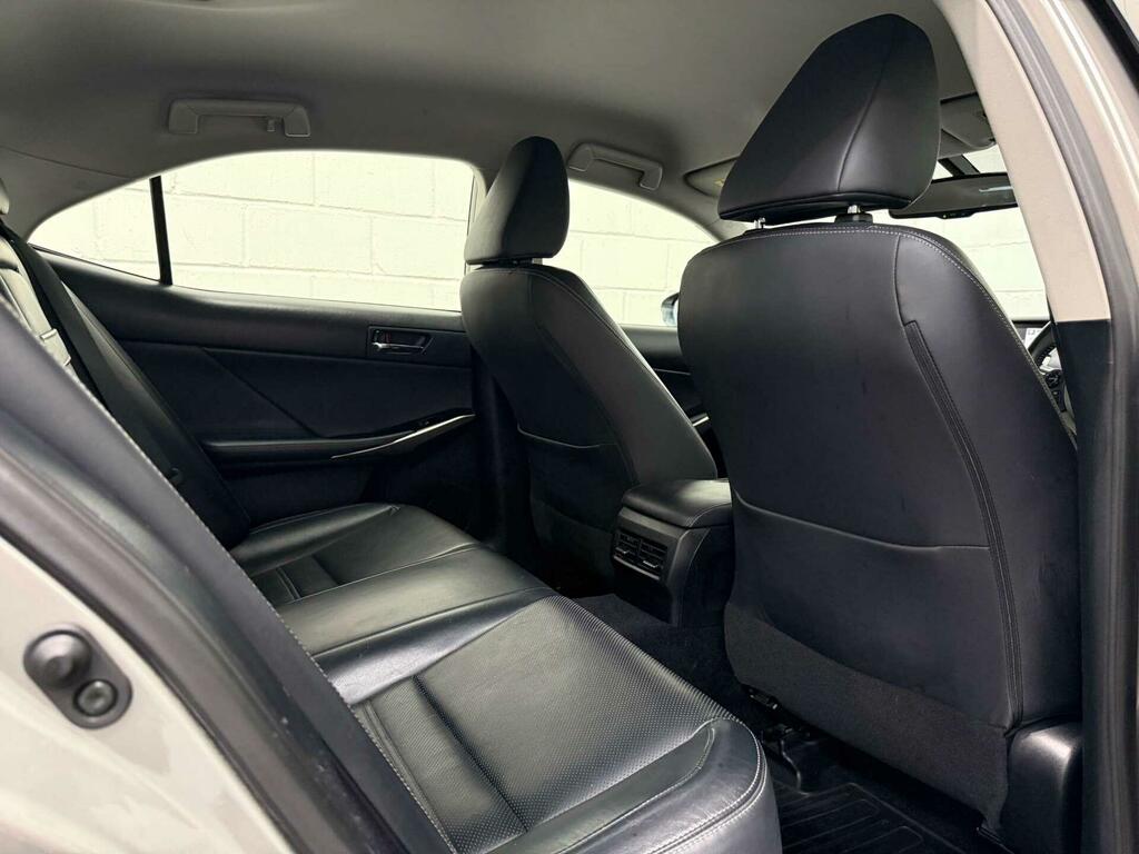 Lexus IS 2.5 Executive Edition Saloon Hybrid E-c Black #32
