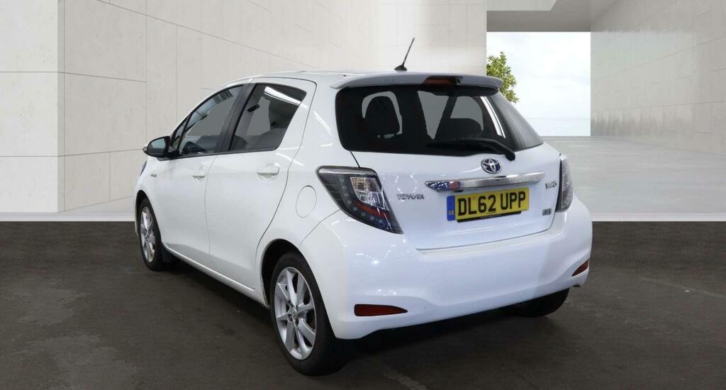 Toyota Yaris 1.5 Vvt-h T Spirit Cvt Euro 5 White #5