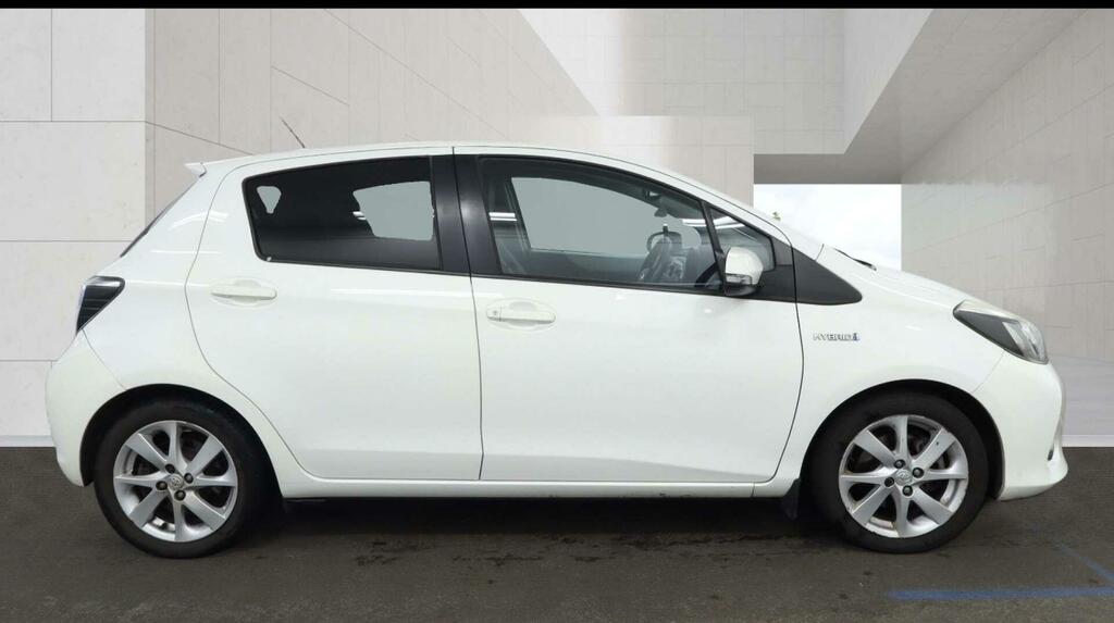 Toyota Yaris 1.5 Vvt-h T Spirit Cvt Euro 5 White #3