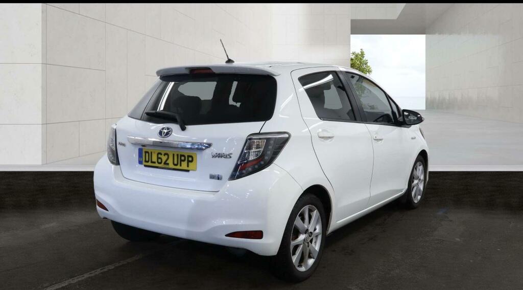 Toyota Yaris 1.5 Vvt-h T Spirit Cvt Euro 5 White #4