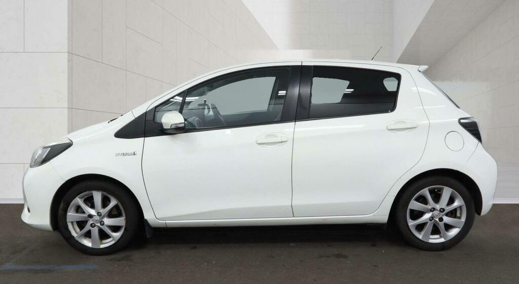 Toyota Yaris 1.5 Vvt-h T Spirit Cvt Euro 5 White #6