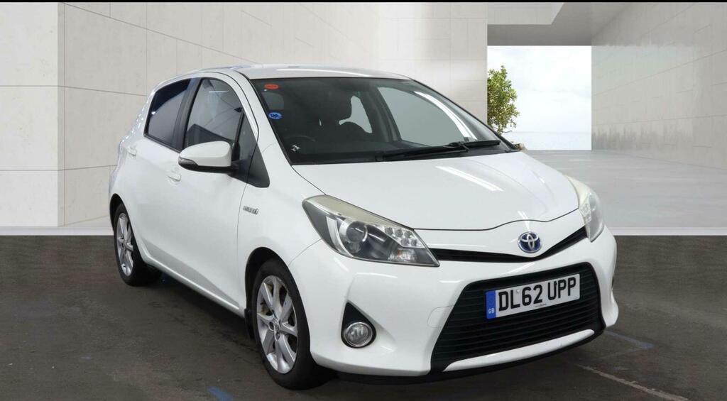 Toyota Yaris 1.5 Vvt-h T Spirit Cvt Euro 5 White