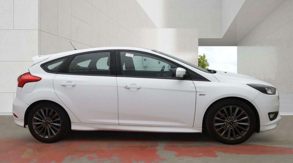 Ford Focus St-line White #5