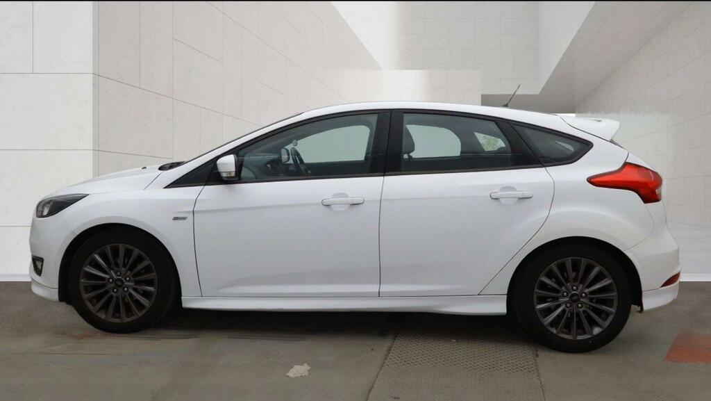 Ford Focus St-line White #6