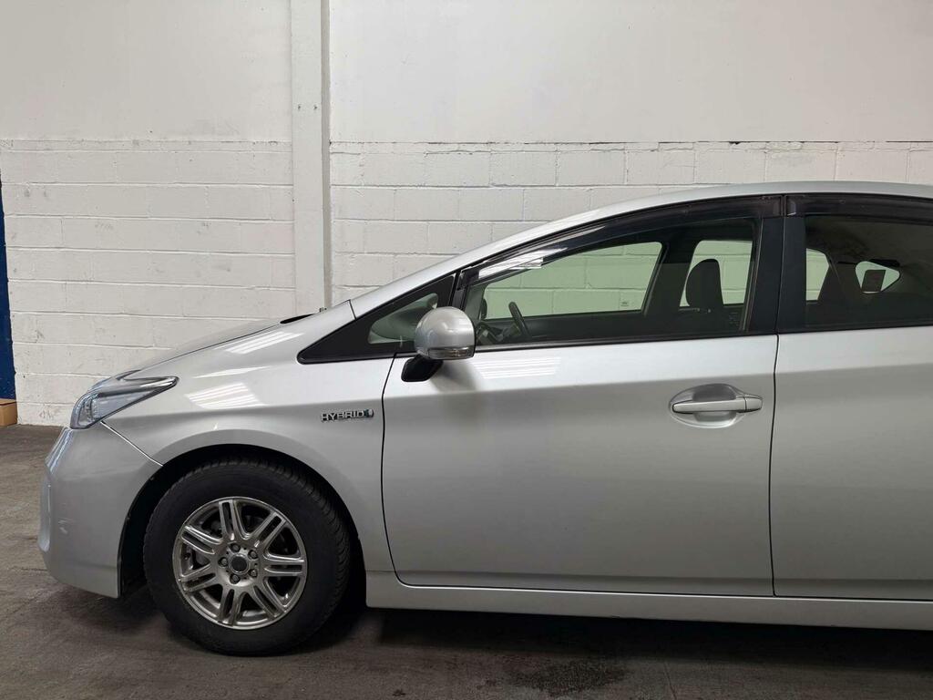 Toyota Prius 1.5 Cvt Black #14