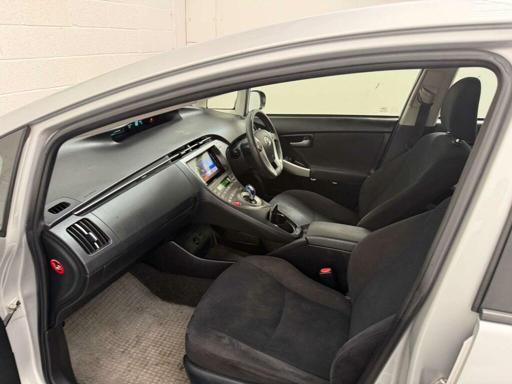 Toyota Prius 1.5 Cvt Black #48