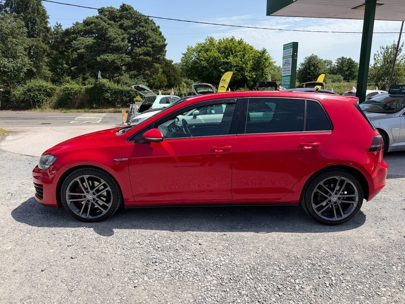 Volkswagen Golf Gtd Red #4