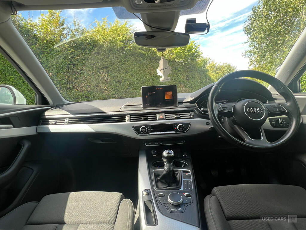 Audi A4 2.0 Tdi Ultra Se White #6