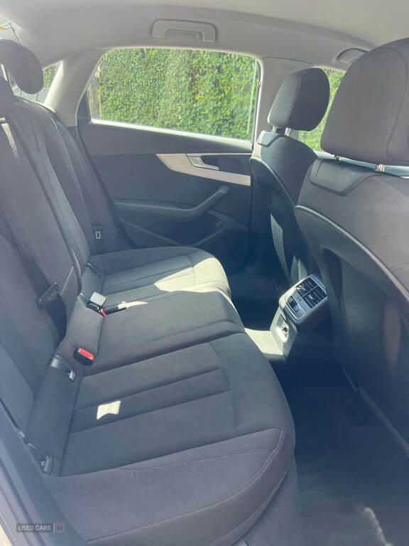 Audi A4 2.0 Tdi Ultra Se White #5