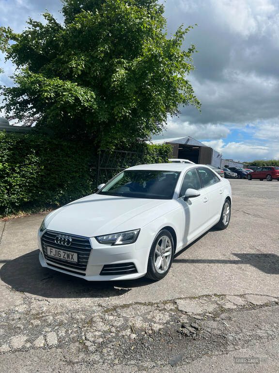 Audi A4 2.0 Tdi Ultra Se White #2