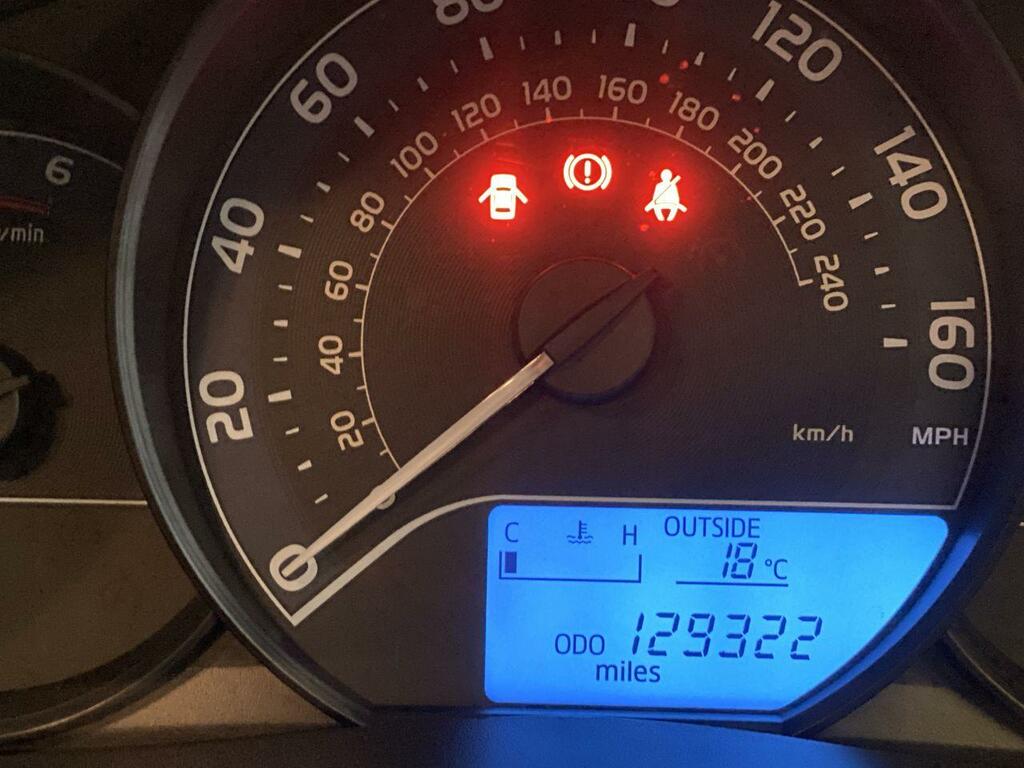 Toyota Auris 1.4 D-4-d 90 Bhp Active Touring Sports Nq FL65TZH #4