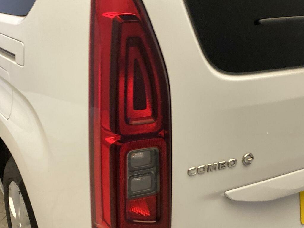 Vauxhall Combo-e Life 50 Kwh 136 Ps Design XL Vq #6