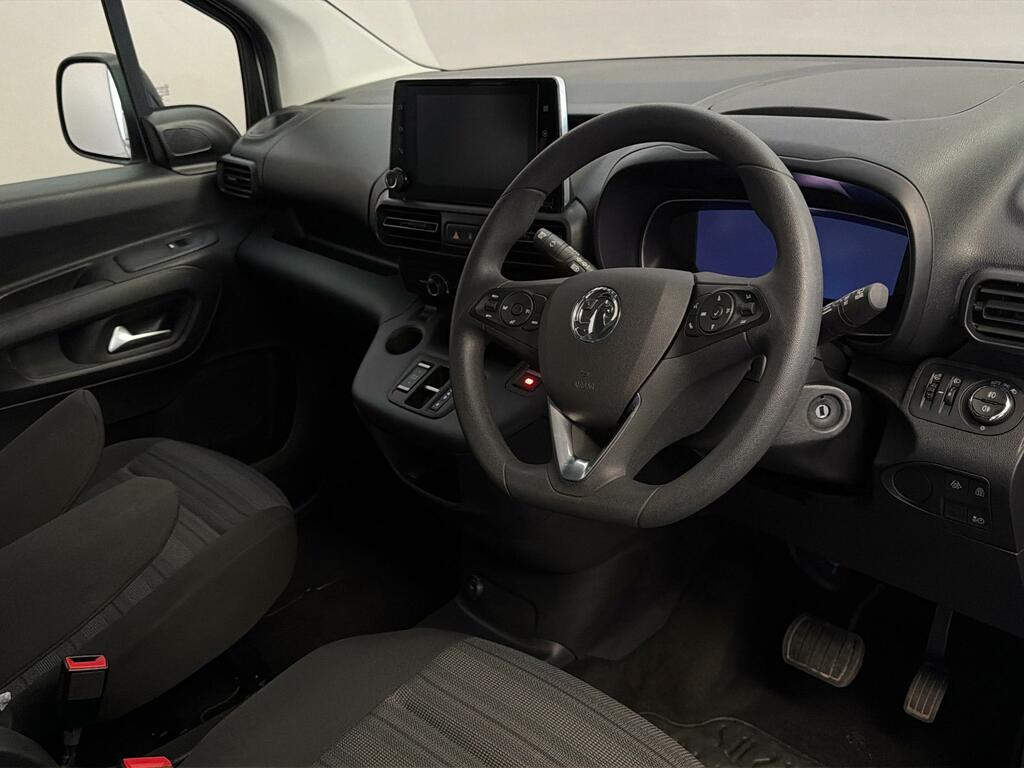 Vauxhall Combo-e Life 50 Kwh 136 Ps Design XL Vq  #4