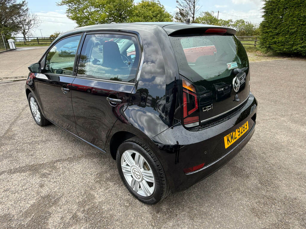 Volkswagen Up High Up 1.0 Black #5