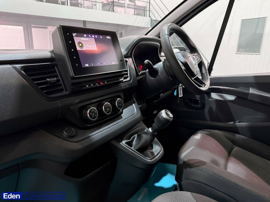 Renault Trafic 2L Advance FD23SXZ White #3
