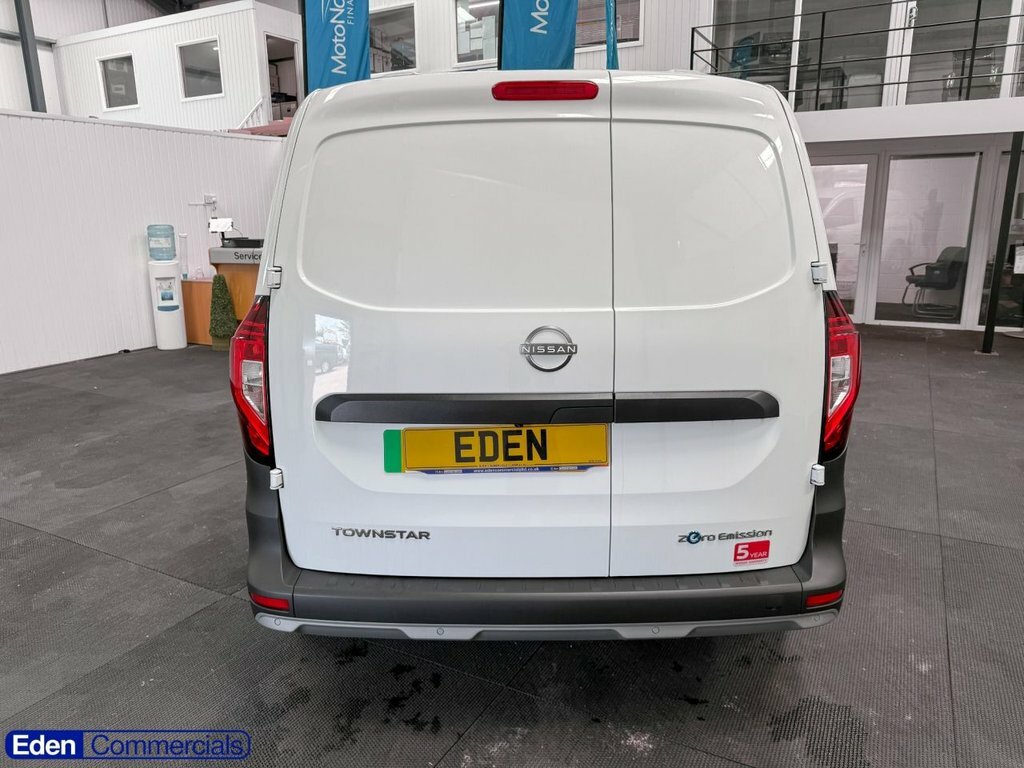 Nissan TOWNSTAR Mpv YB26KRE White #5