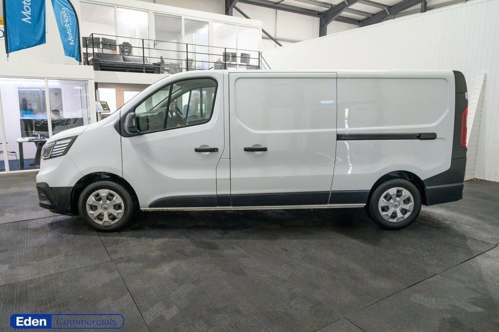 Renault Trafic 2L Start MJ73VZK White #4