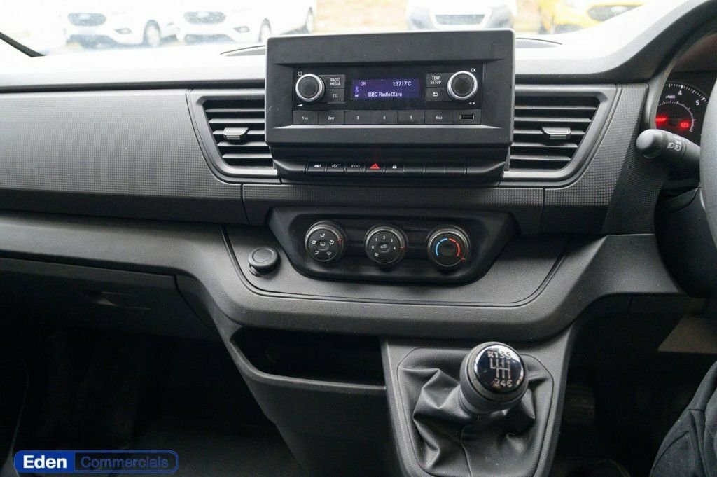 Renault Trafic 2L Start MJ73VZK White #6