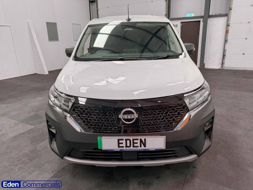 Nissan TOWNSTAR Petrol White #4