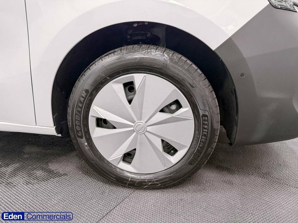 Nissan TOWNSTAR Petrol White #5