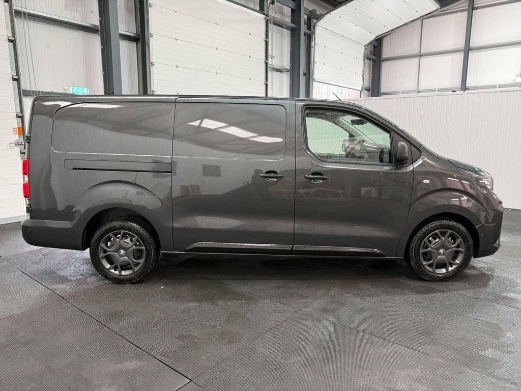 Vauxhall Vivaro 2L Pro 6Dr Grey #2