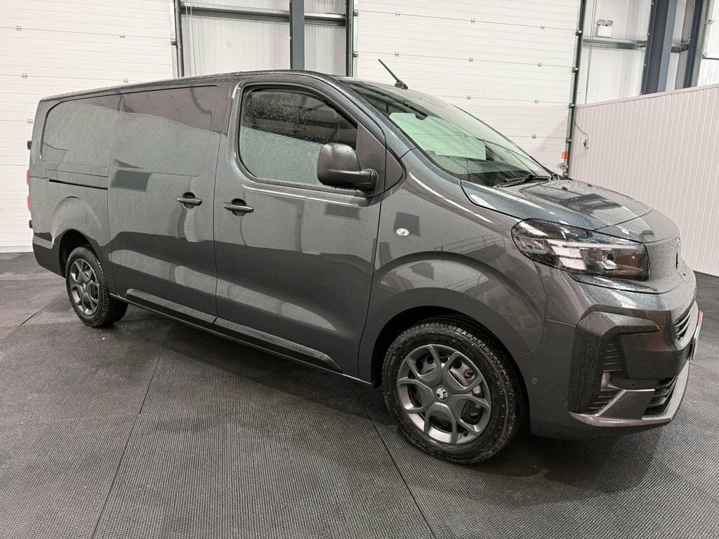 Vauxhall Vivaro 2L Pro 6Dr Grey