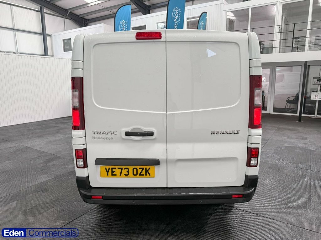 Renault Trafic 2L Business White #6
