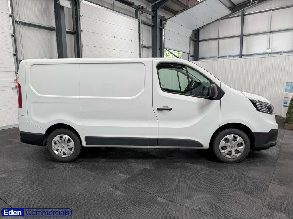 Renault Trafic 2L Business White #2