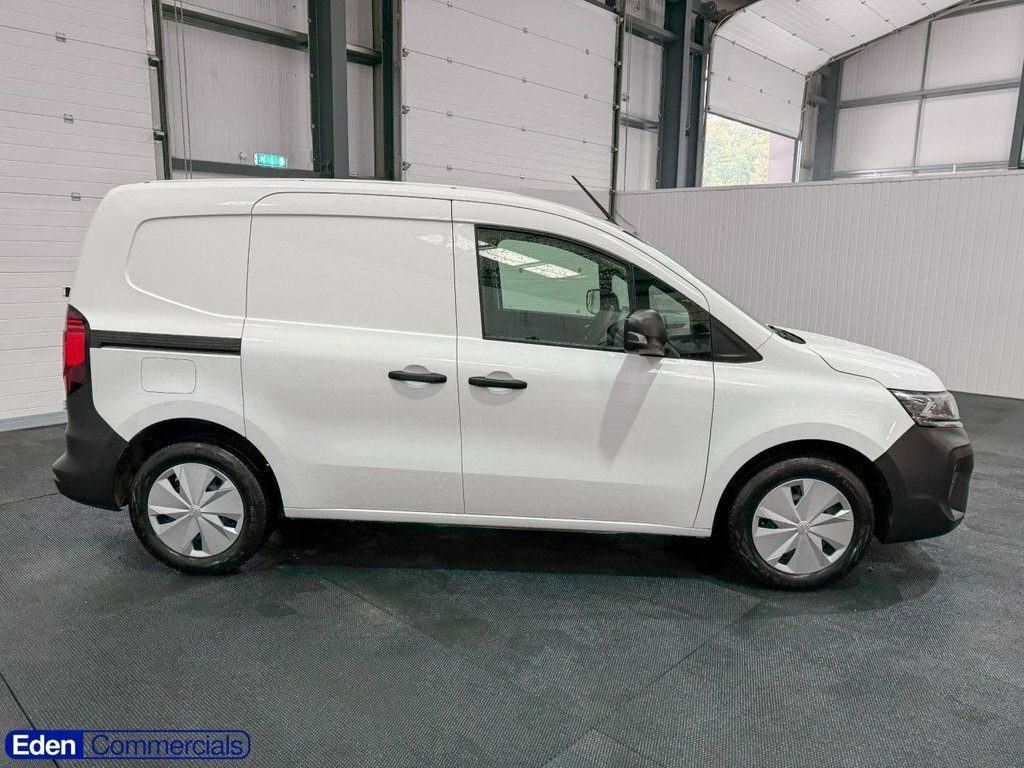 Nissan TOWNSTAR Mpv White #2