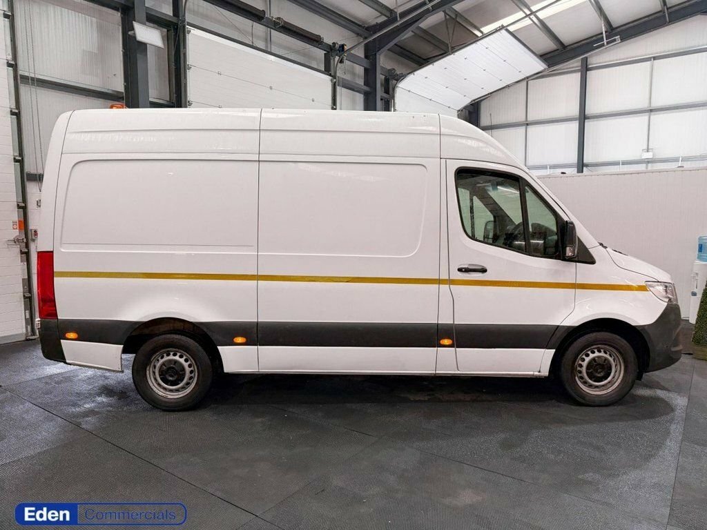 Mercedes-Benz Sprinter Mpv White #2