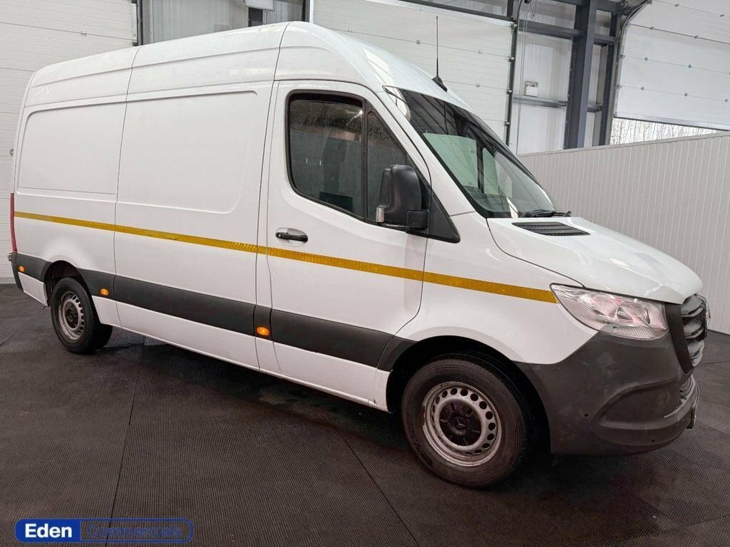 Mercedes-Benz Sprinter Mpv White