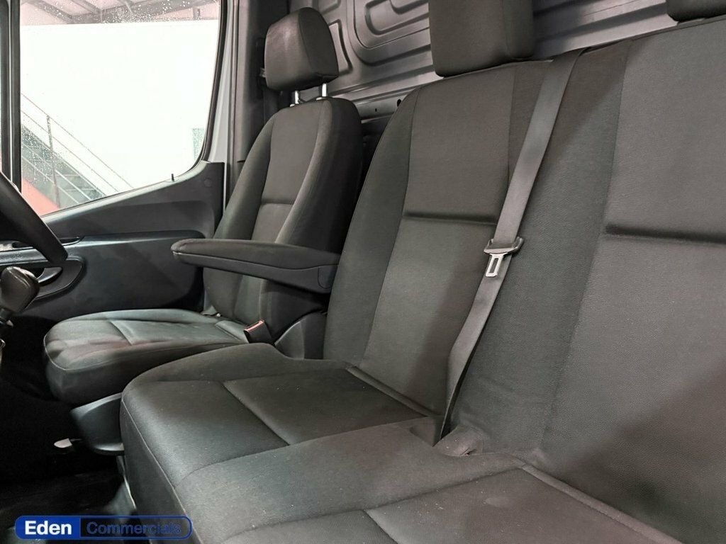 Mercedes-Benz Sprinter Mpv White #5