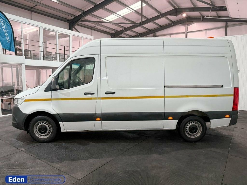 Mercedes-Benz Sprinter Mpv White #4