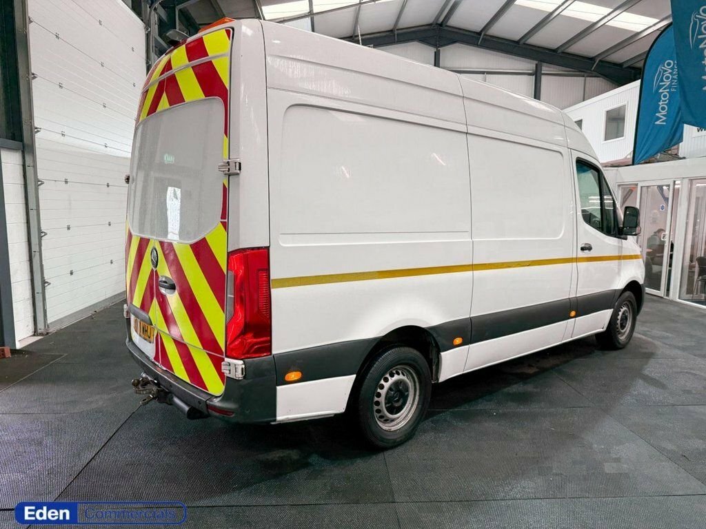 Mercedes-Benz Sprinter Mpv White #3
