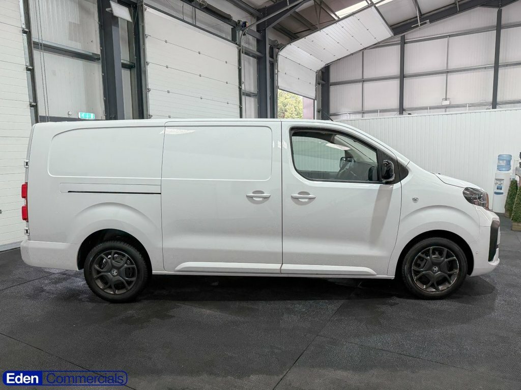 Vauxhall Vivaro 2L Pro 6Dr White #2