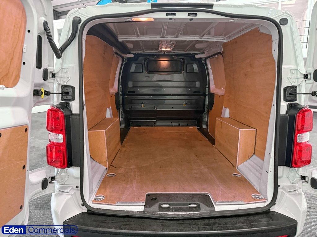 Vauxhall Vivaro 2L Pro 6Dr White #4