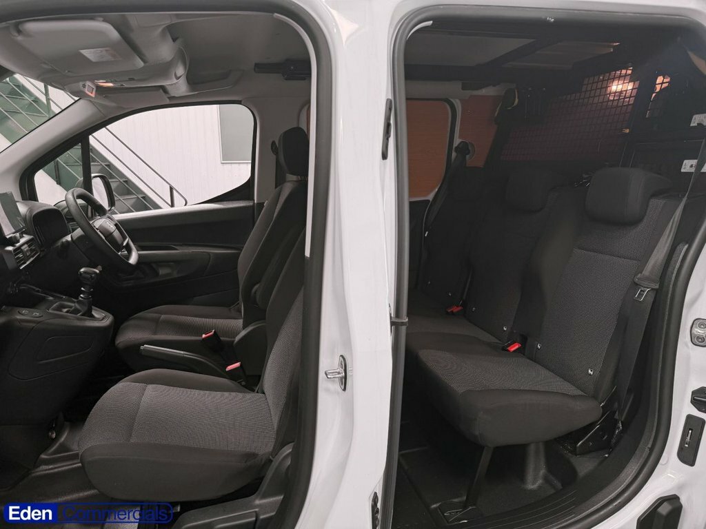 Vauxhall Combo 1.5L Prime 6Dr White #4
