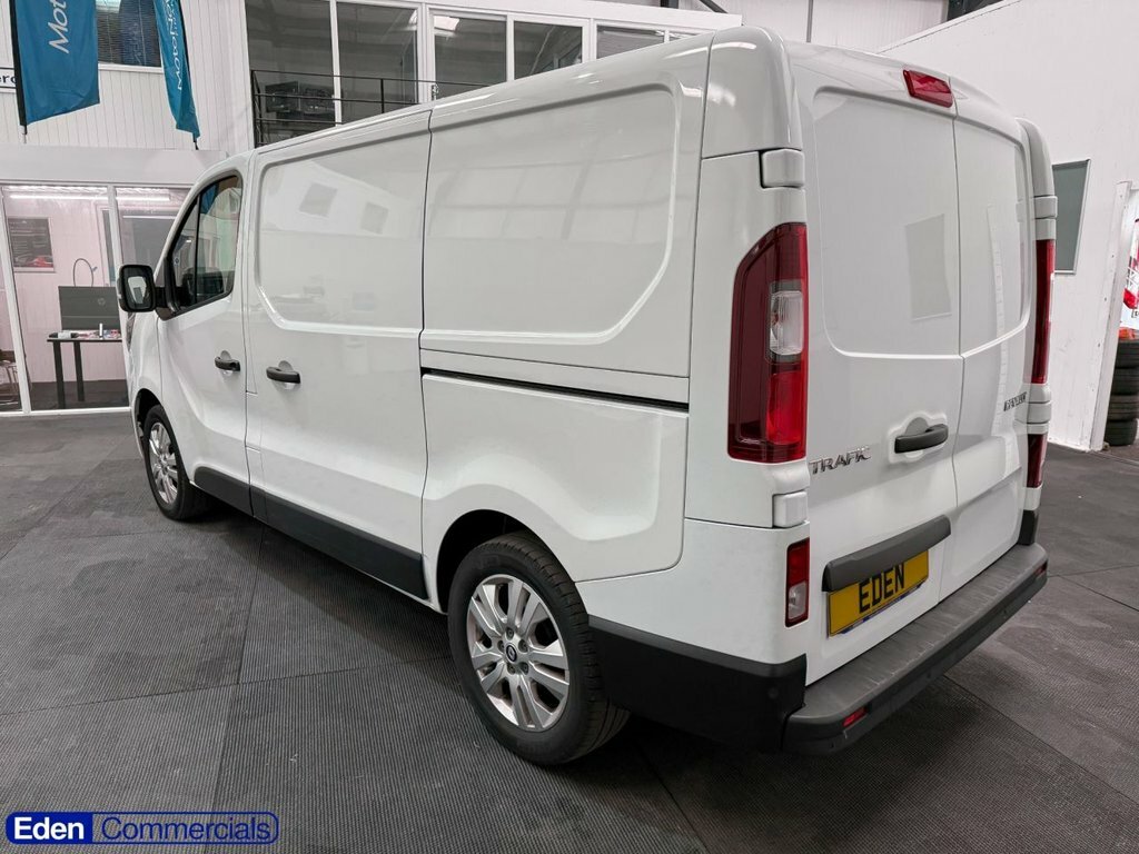 Renault Trafic 2L Extra White #6