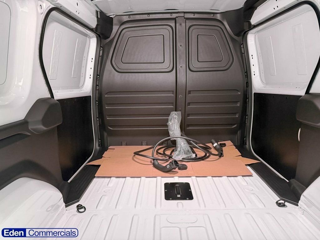 Nissan TOWNSTAR Mpv White #4