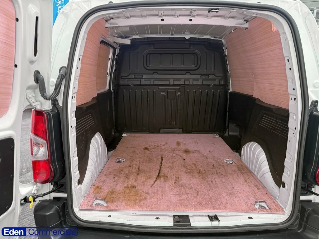 Vauxhall Combo 1.5L Prime White #4