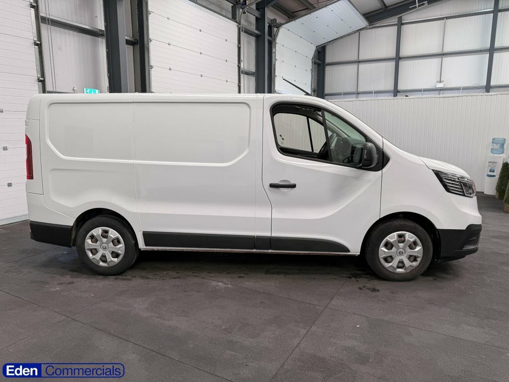 Renault Trafic 2L Business White #2